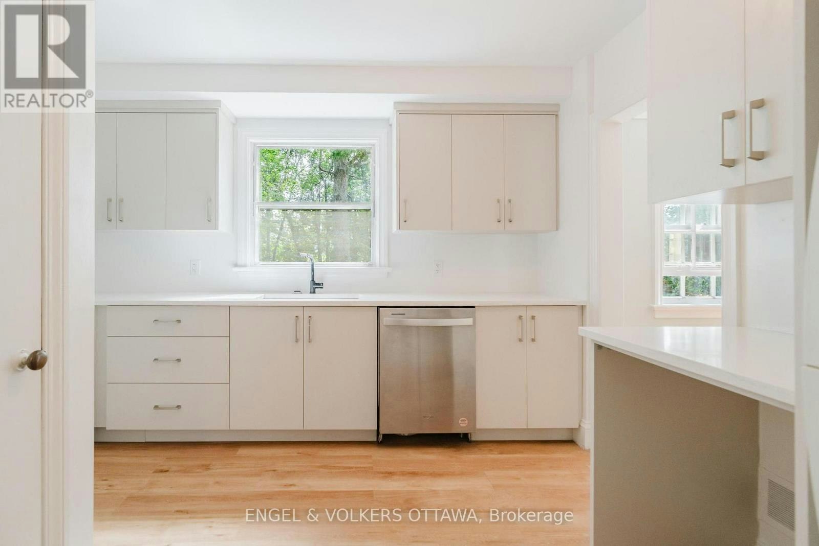 2028 Carling Avenue, Ottawa, ON, K2A 1G2 - 20