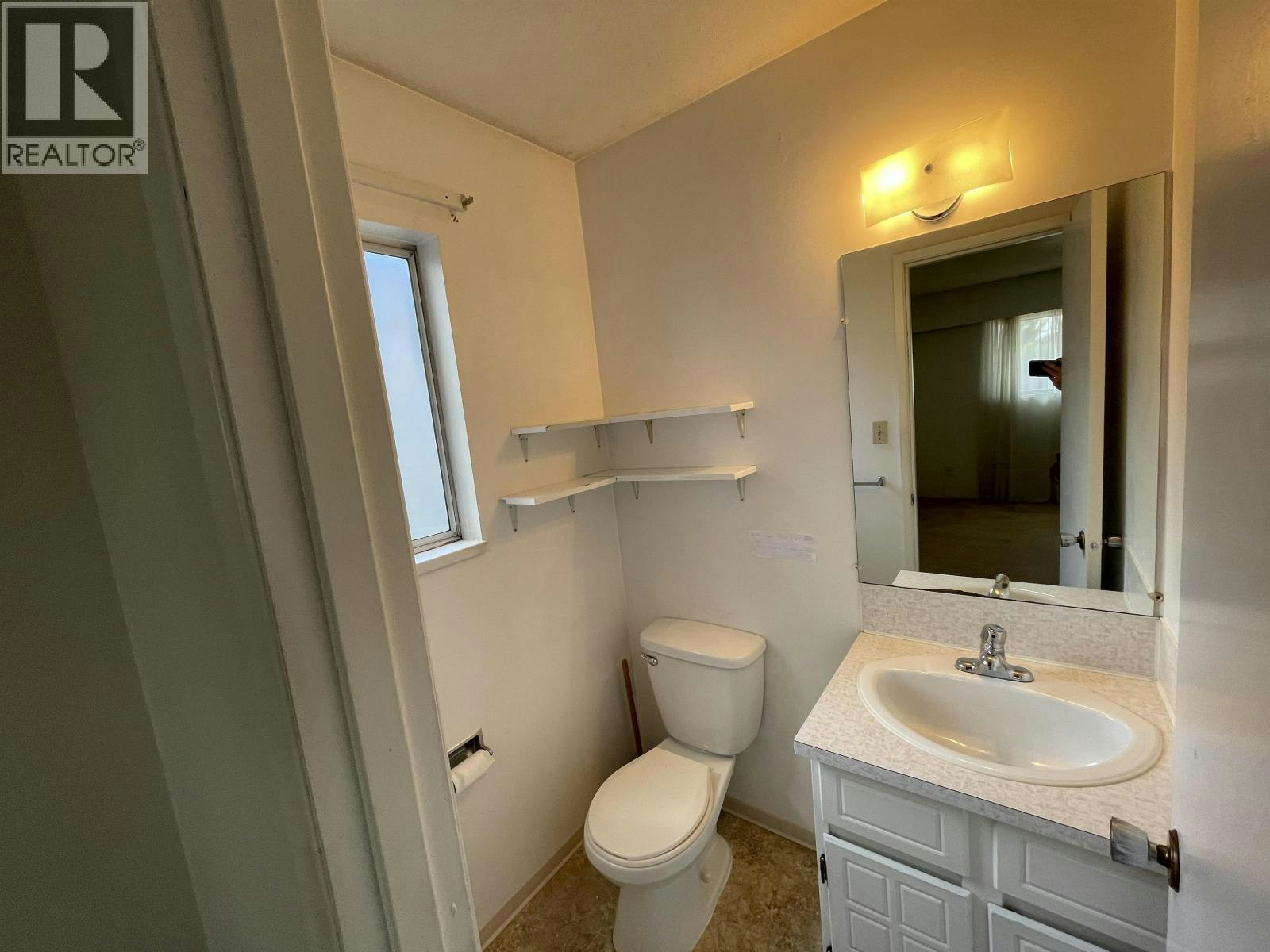 Upstairs-10433 No. 1 Road, Richmond, BC, V7E 1S3 - 10