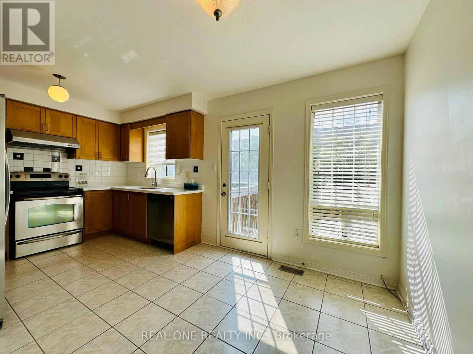 104 Revelstoke Crescent, Richmond Hill, ON, L4B 4T4 - 8