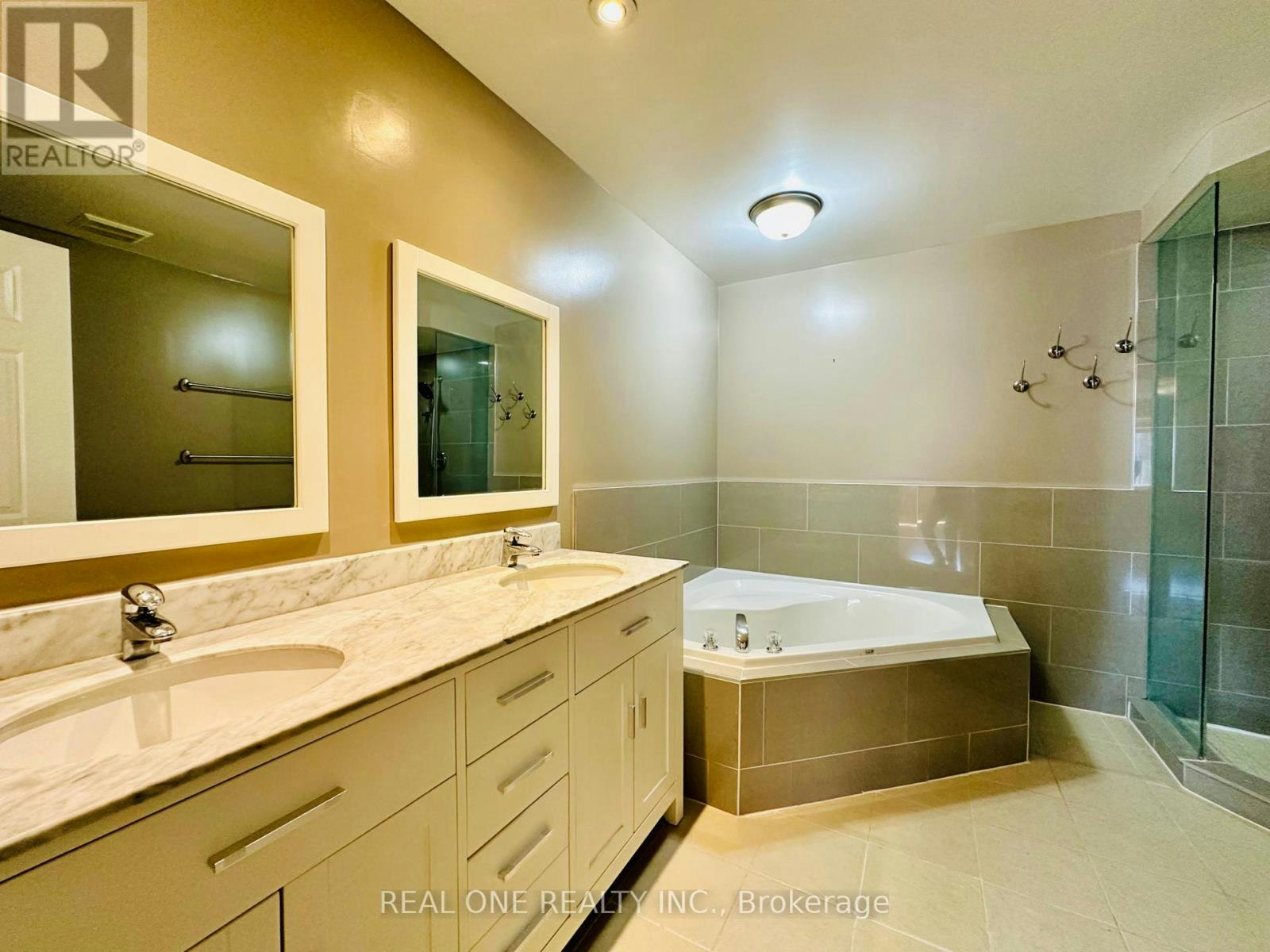104 Revelstoke Crescent, Richmond Hill, ON, L4B 4T4 - 14