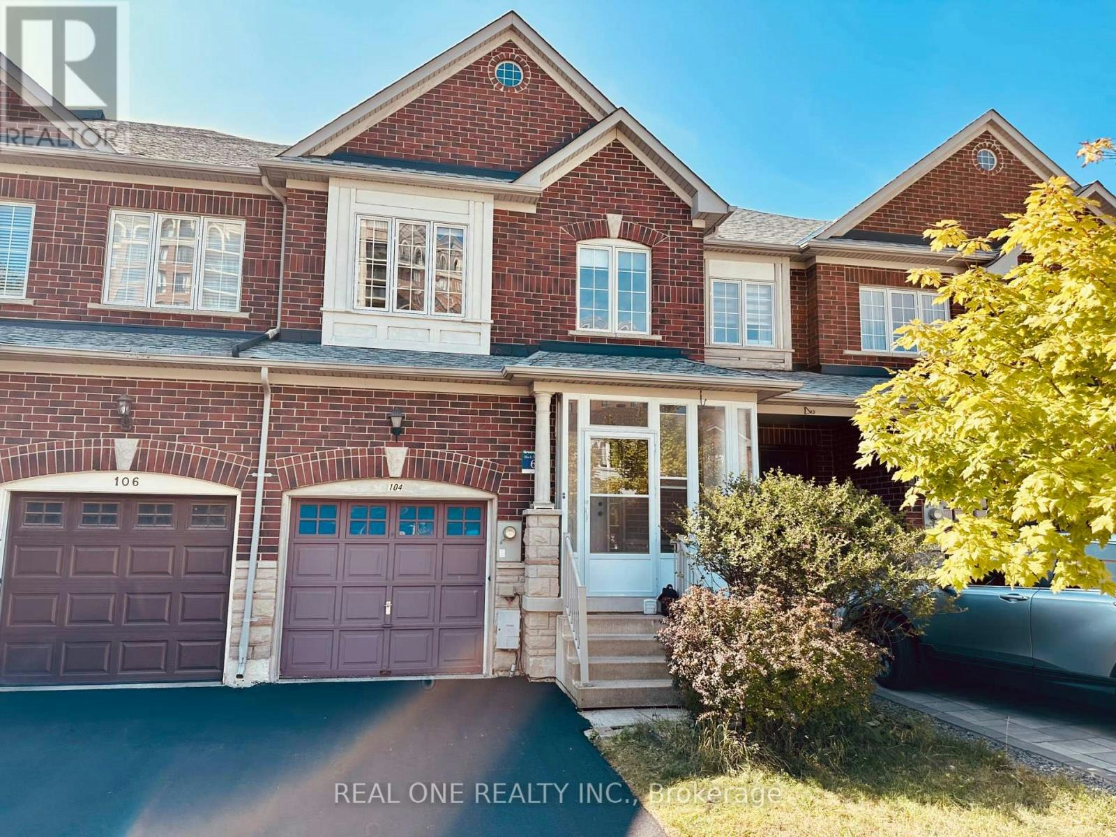 104 Revelstoke Crescent, Richmond Hill, ON, L4B 4T4