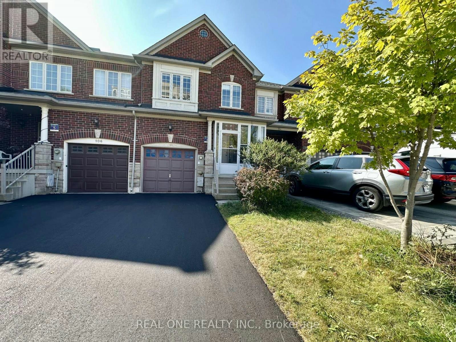 104 Revelstoke Crescent, Richmond Hill, ON, L4B 4T4 - 2