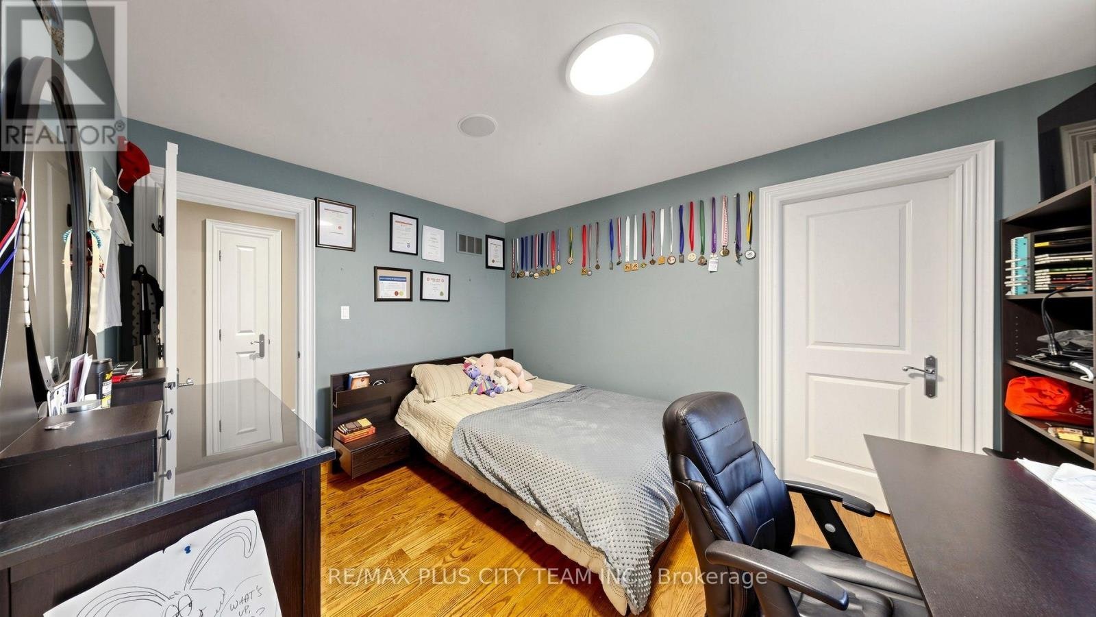 50 Bonnyview Drive, Toronto, ON, M8Y 3G6 - 25
