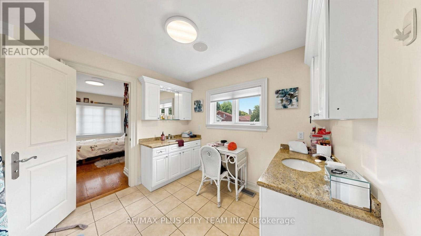 50 Bonnyview Drive, Toronto, ON, M8Y 3G6 - 22