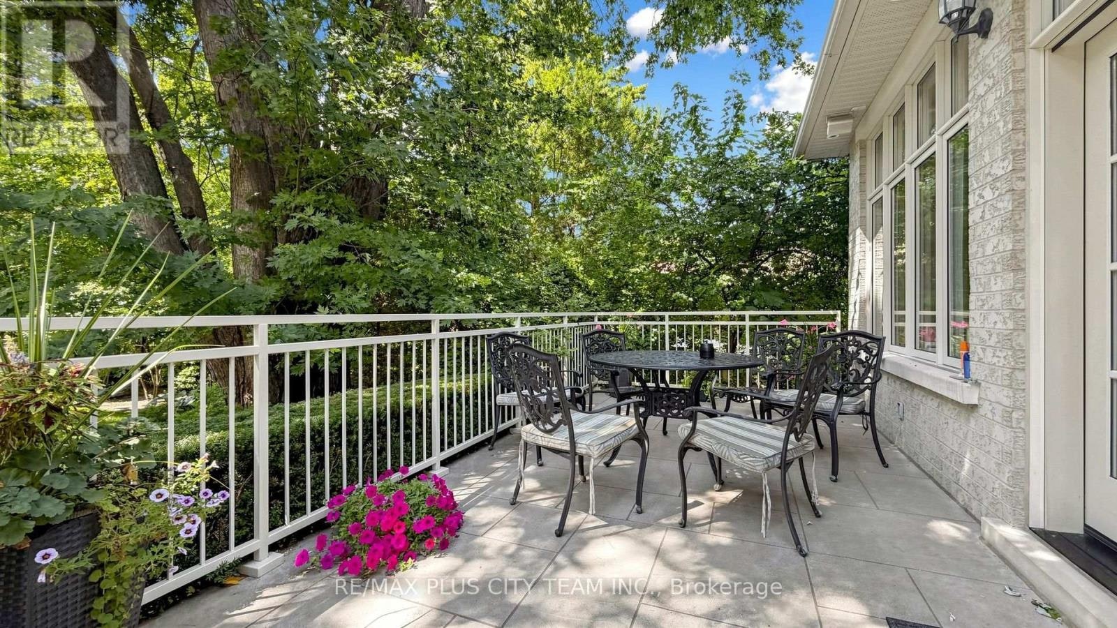 50 Bonnyview Drive, Toronto, ON, M8Y 3G6 - 12