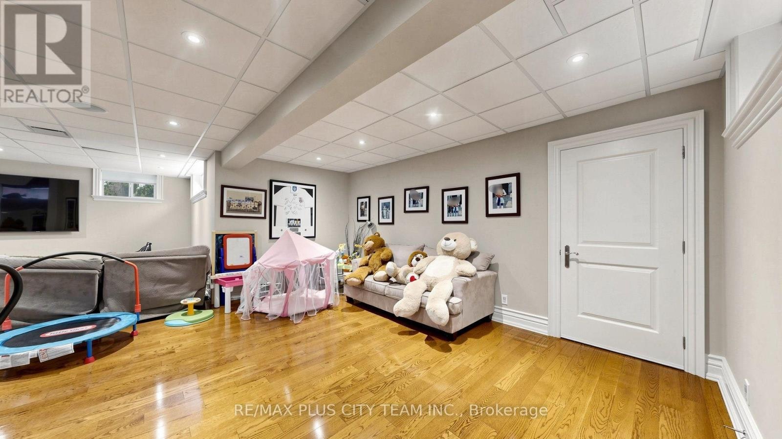 50 Bonnyview Drive, Toronto, ON, M8Y 3G6 - 33