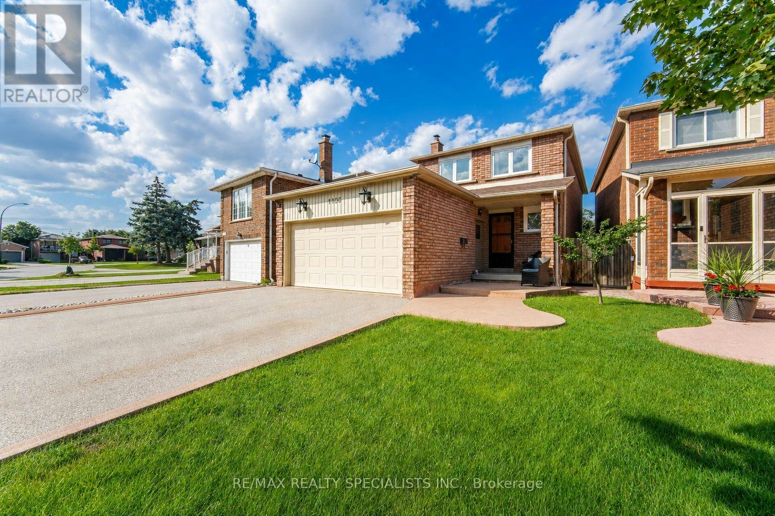 1106 Highgate Place, Mississauga, ON, L4W 3H4