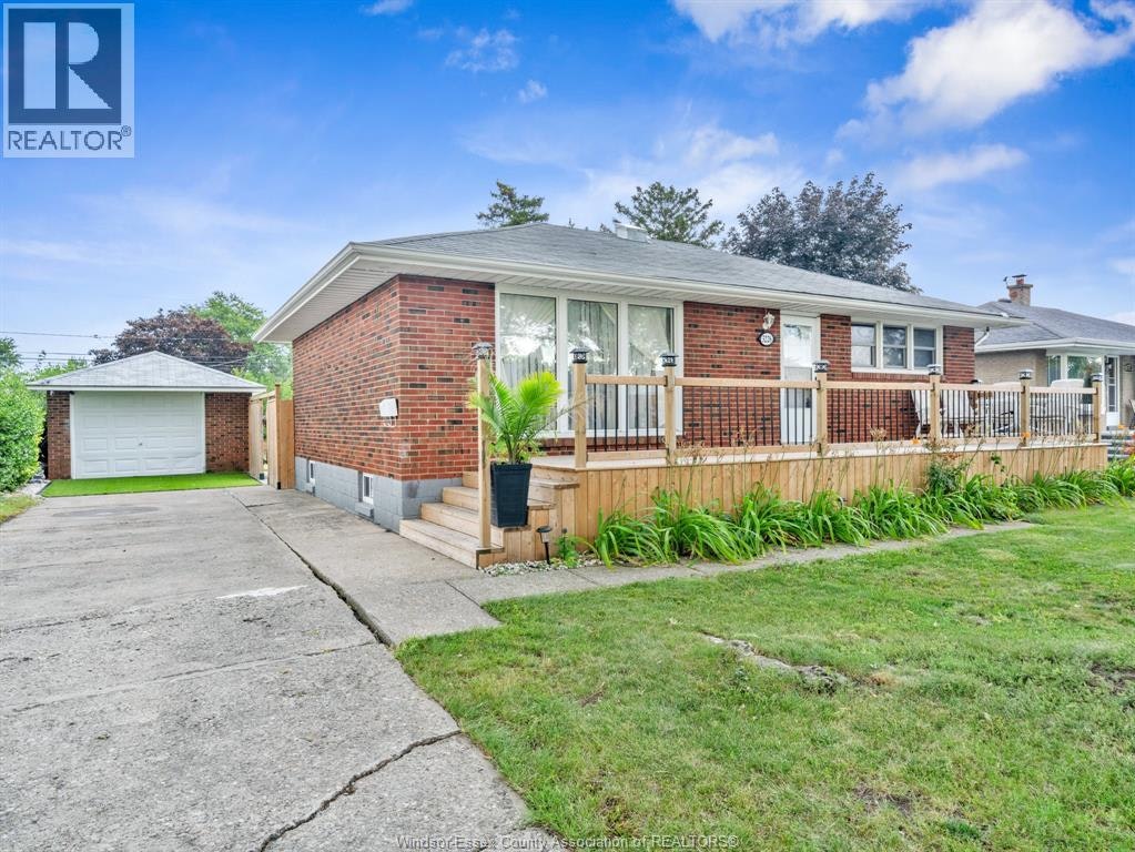 3226 Woodlawn Avenue, Windsor, ON, N8W 2J2