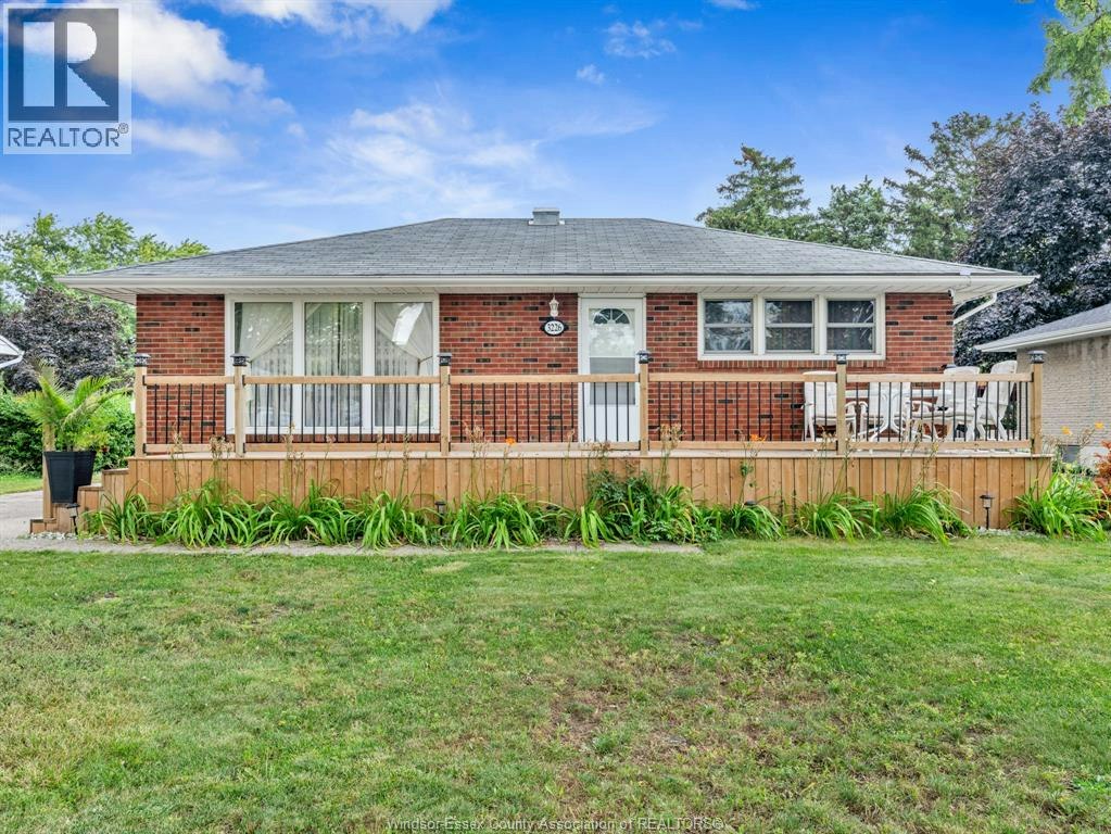3226 Woodlawn Avenue, Windsor, ON, N8W 2J2