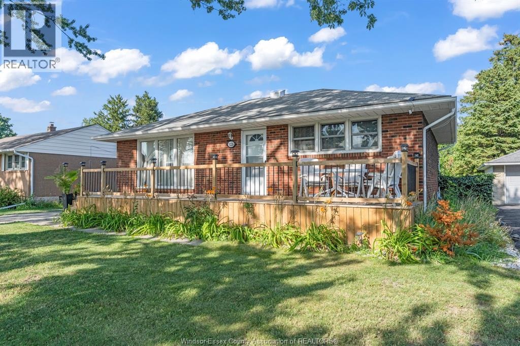 3226 Woodlawn Avenue, Windsor, ON, N8W 2J2