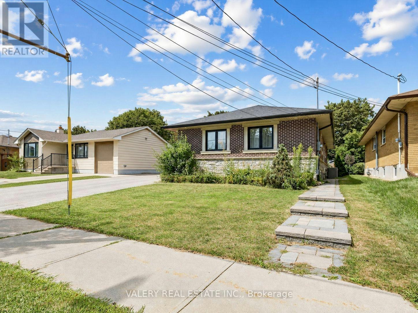 LOWER 2-12 Arkley Crescent, Toronto, ON, M9R 3S3 - 16