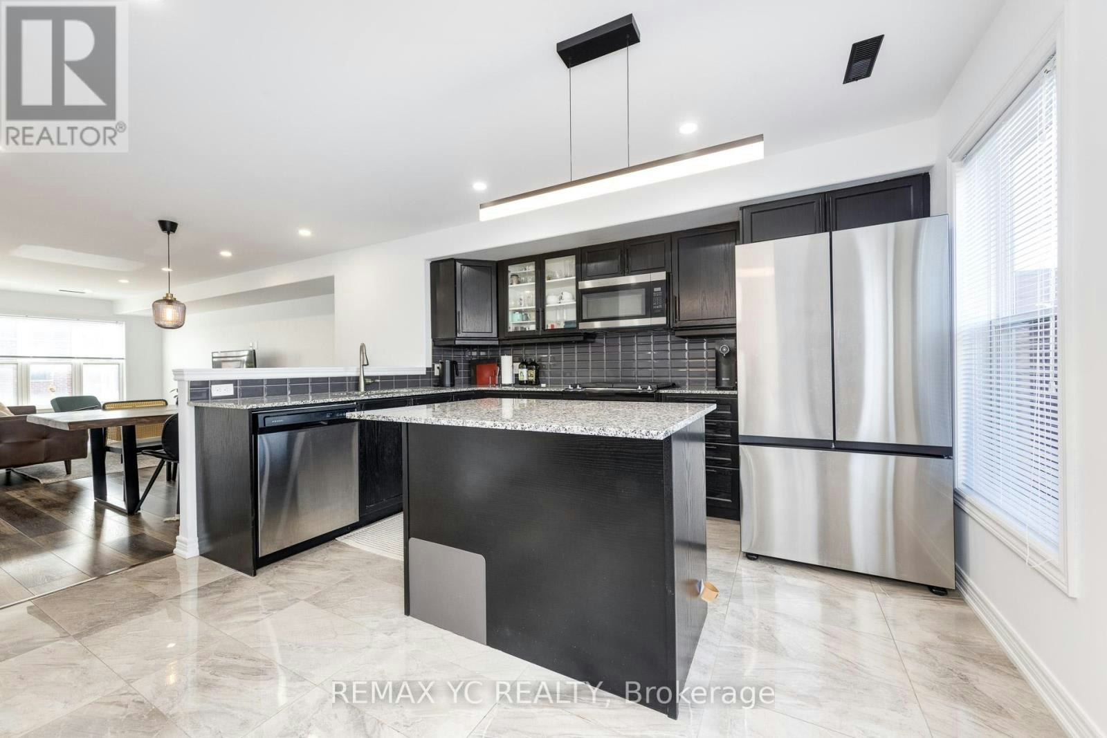 2-1 Leggott Avenue, Barrie, ON, L4N 6B1 - 10