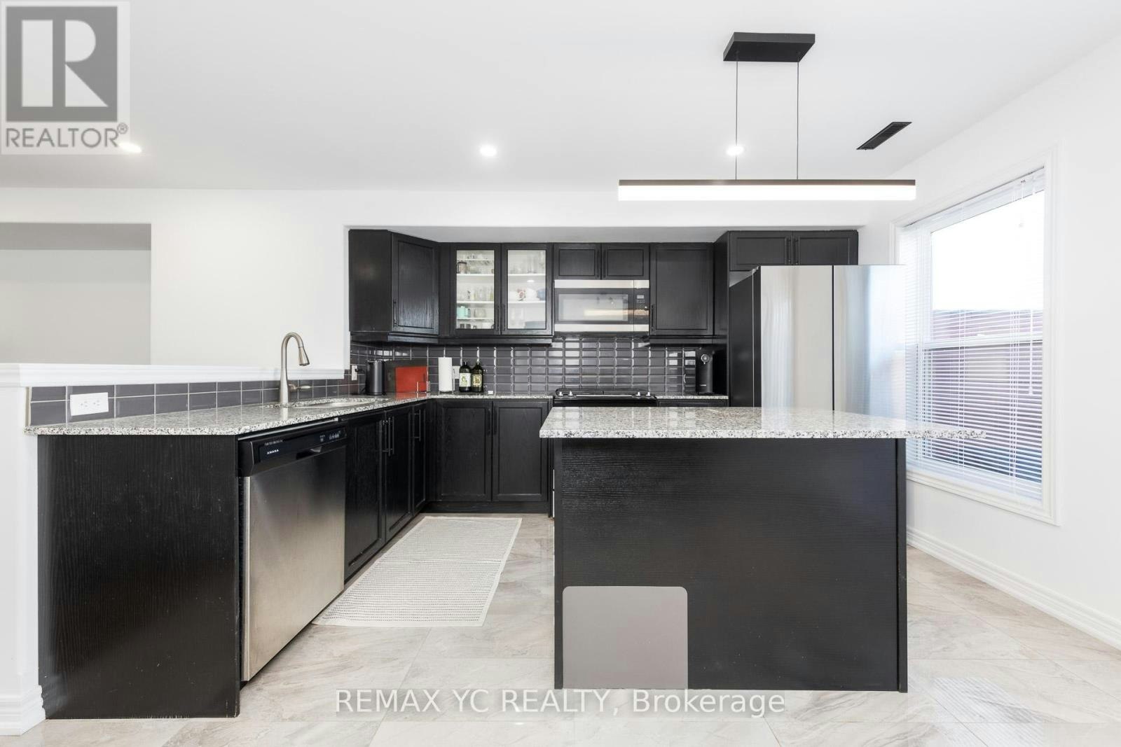 2-1 Leggott Avenue, Barrie, ON, L4N 6B1 - 9