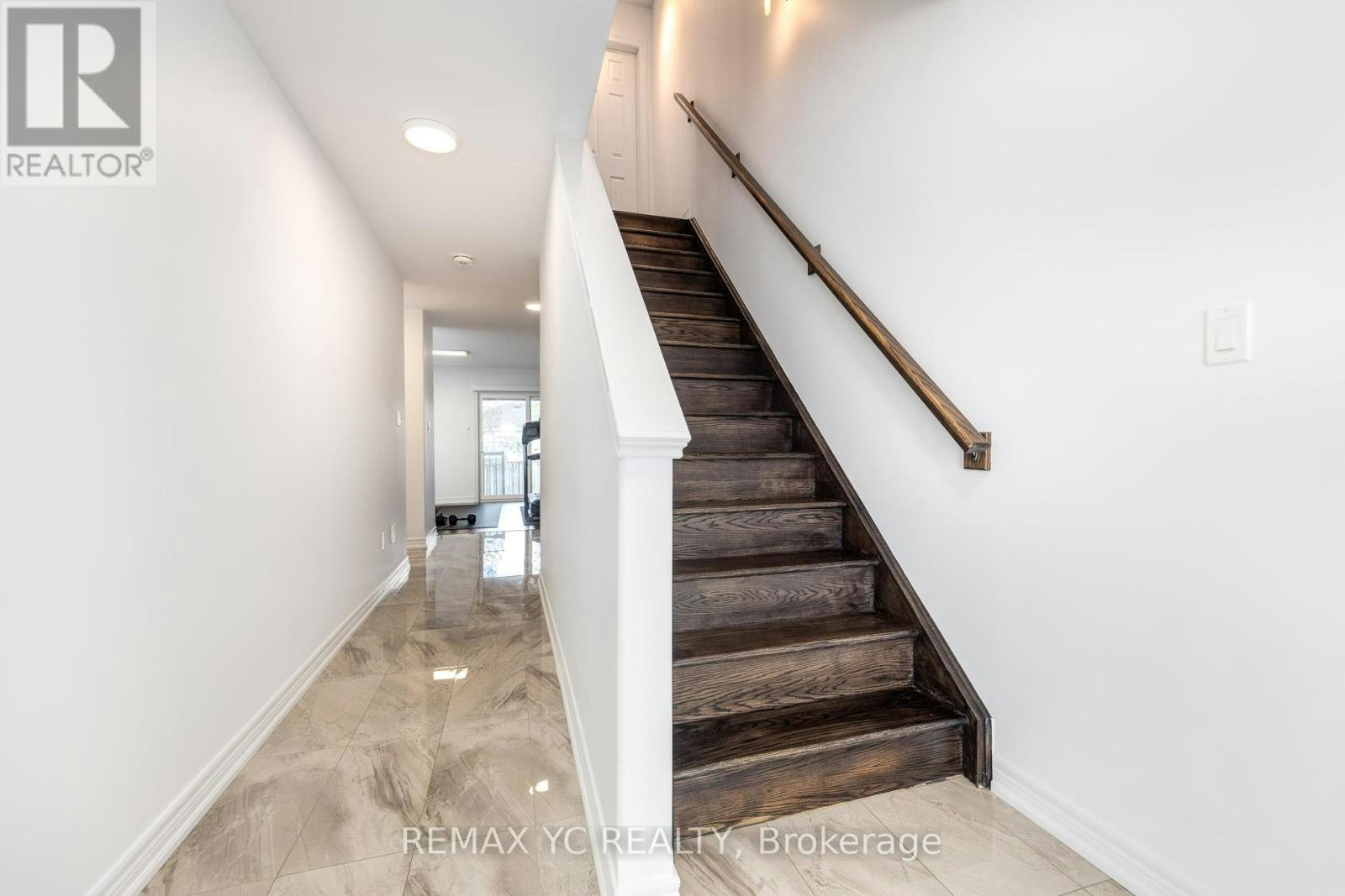 2-1 Leggott Avenue, Barrie, ON, L4N 6B1 - 8