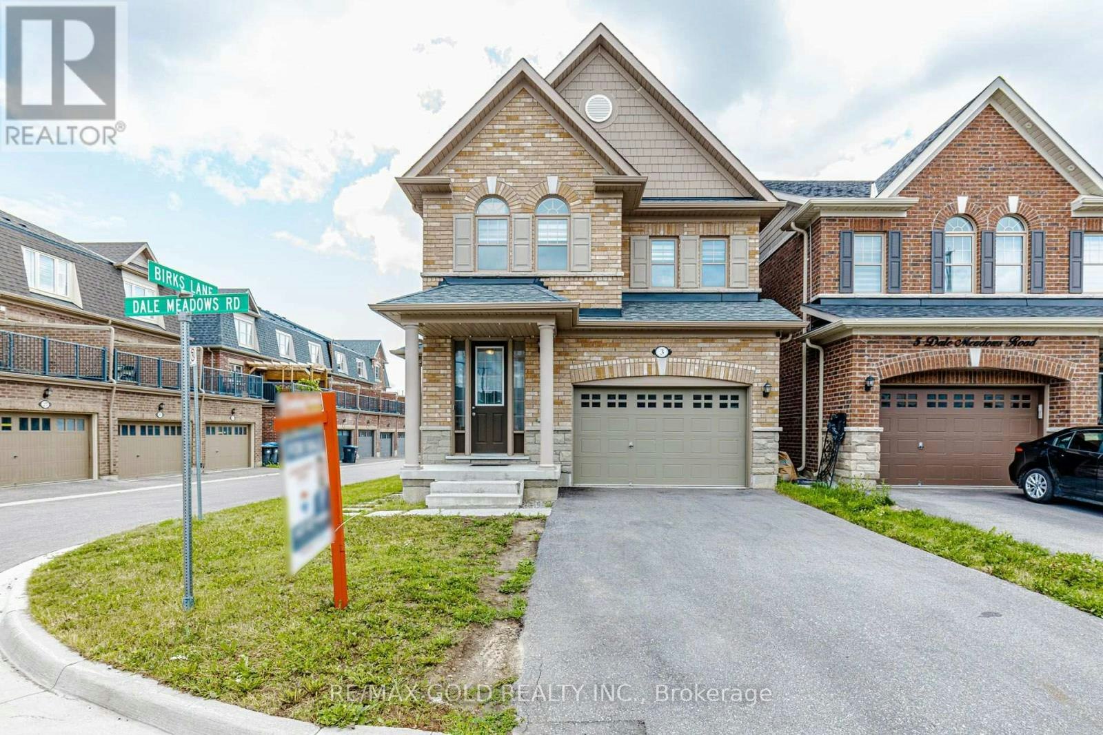 3 Dale Meadows Road, Brampton, ON, L7A 4Z9
