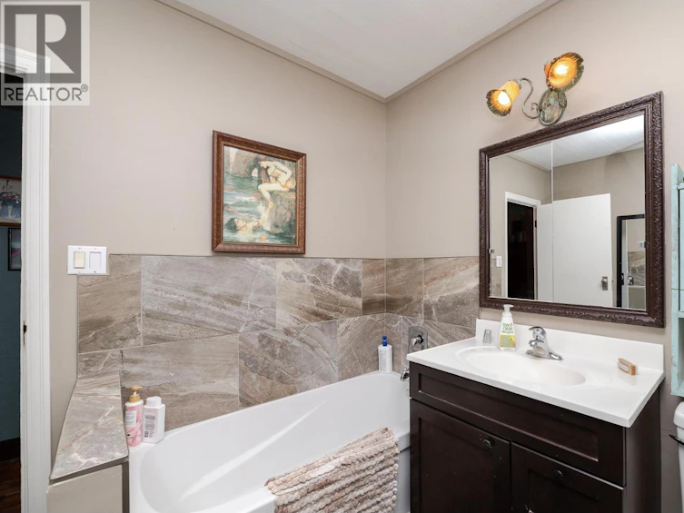 174 Bassett Street, Penticton, BC, V2A 5W2 - 26