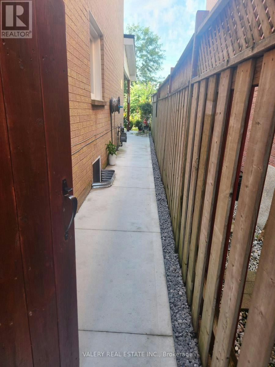 28 Iles Street, Ajax, ON, L1T 3V4 - 4