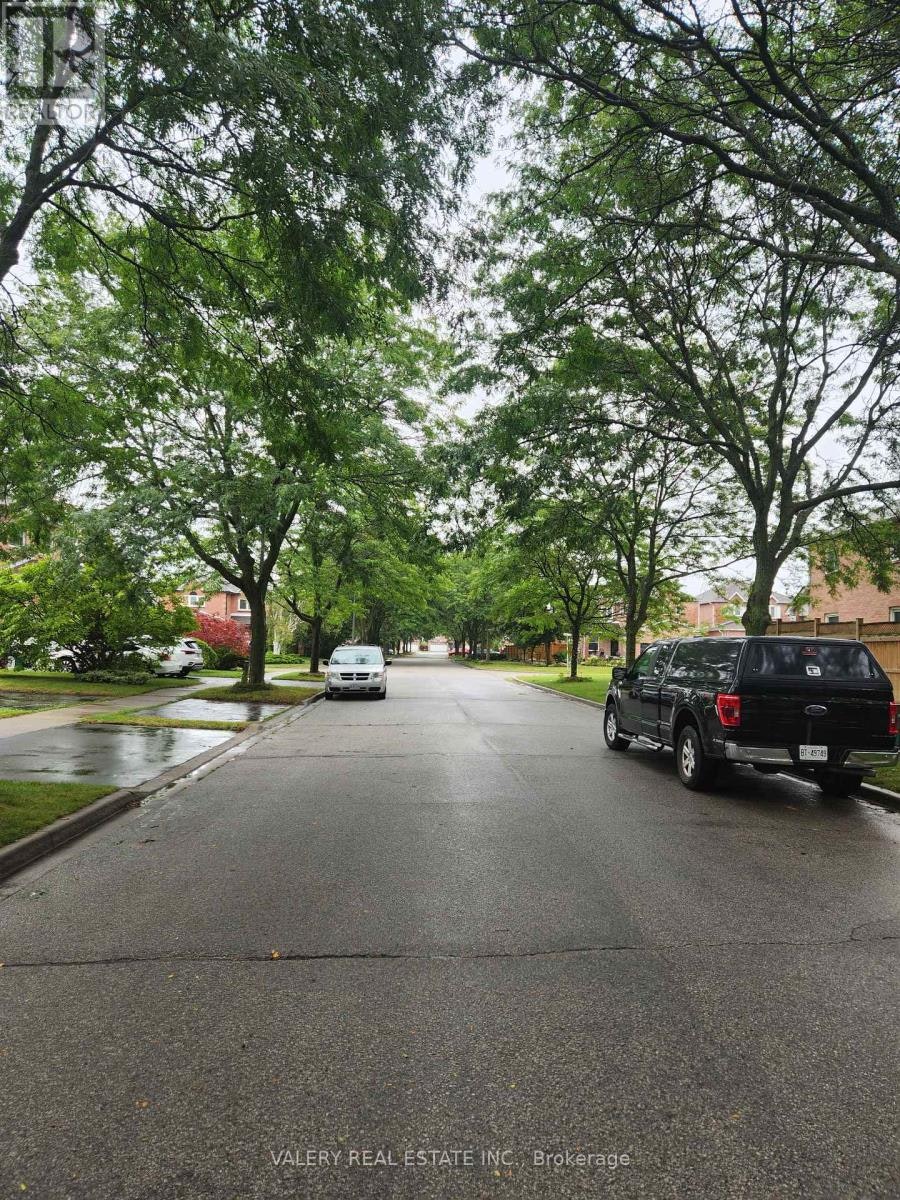 28 Iles Street, Ajax, ON, L1T 3V4 - 3