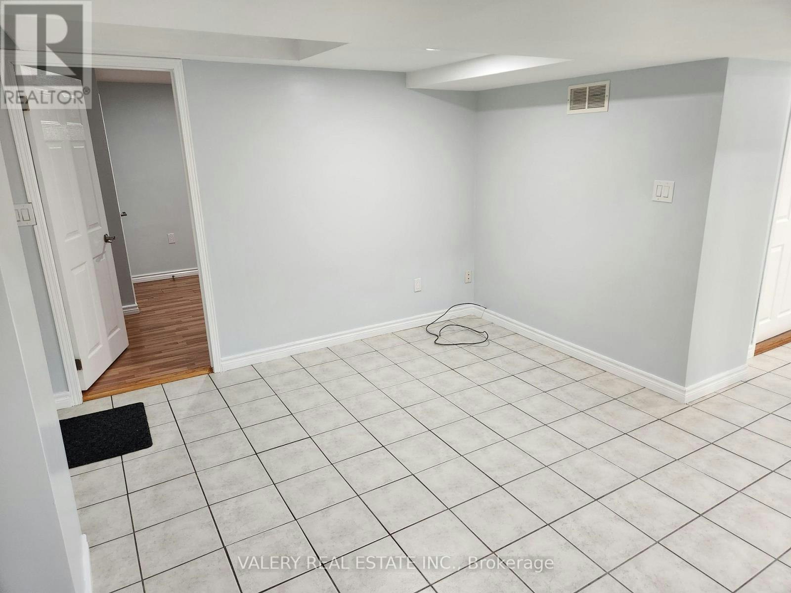 28 Iles Street, Ajax, ON, L1T 3V4 - 6