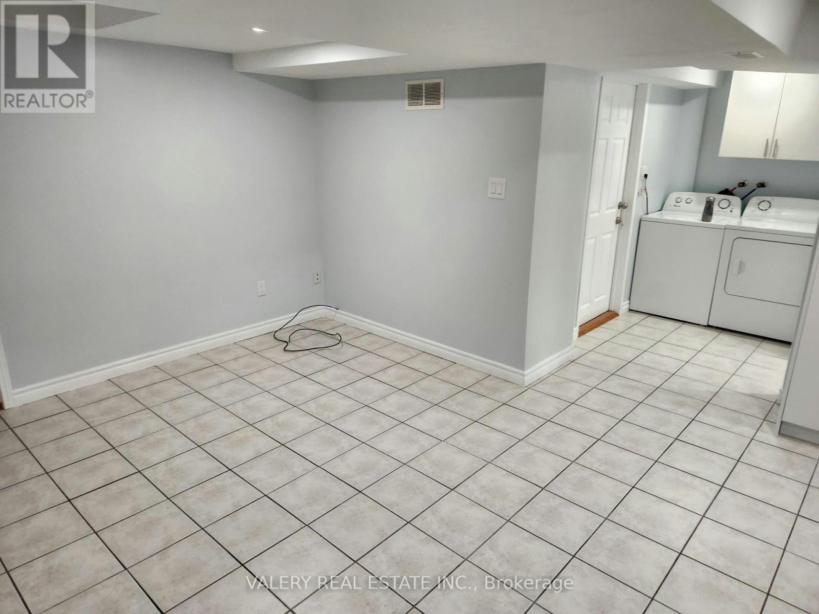 28 Iles Street, Ajax, ON, L1T 3V4 - 7