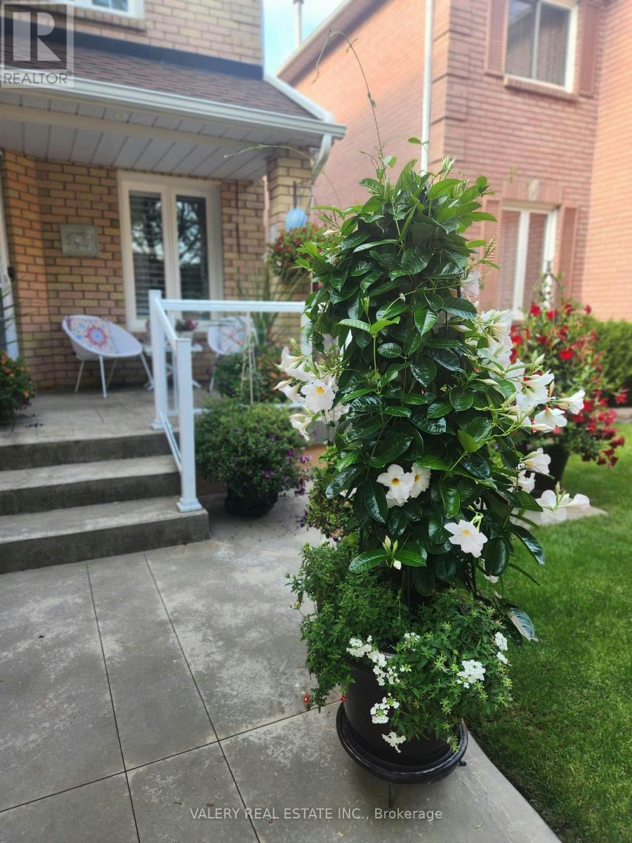 28 Iles Street, Ajax, ON, L1T 3V4 - 2