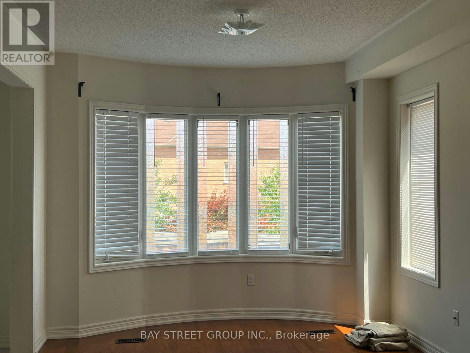 5 Charles Vogel Drive, Markham, ON, L6C 0V9 - 4