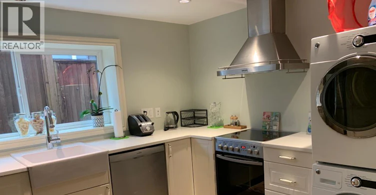 329 W 23rd Avenue, North Vancouver, BC, V7M 2B6 - 2