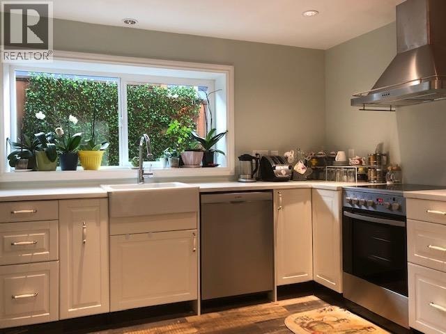 329 W 23rd Avenue, North Vancouver, BC, V7M 2B6