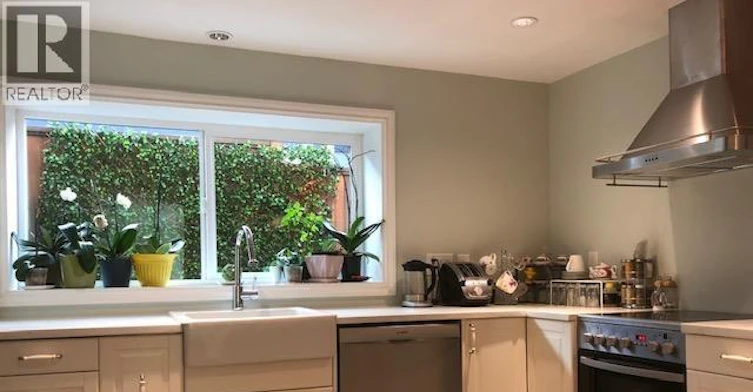 329 W 23rd Avenue, North Vancouver, BC, V7M 2B6