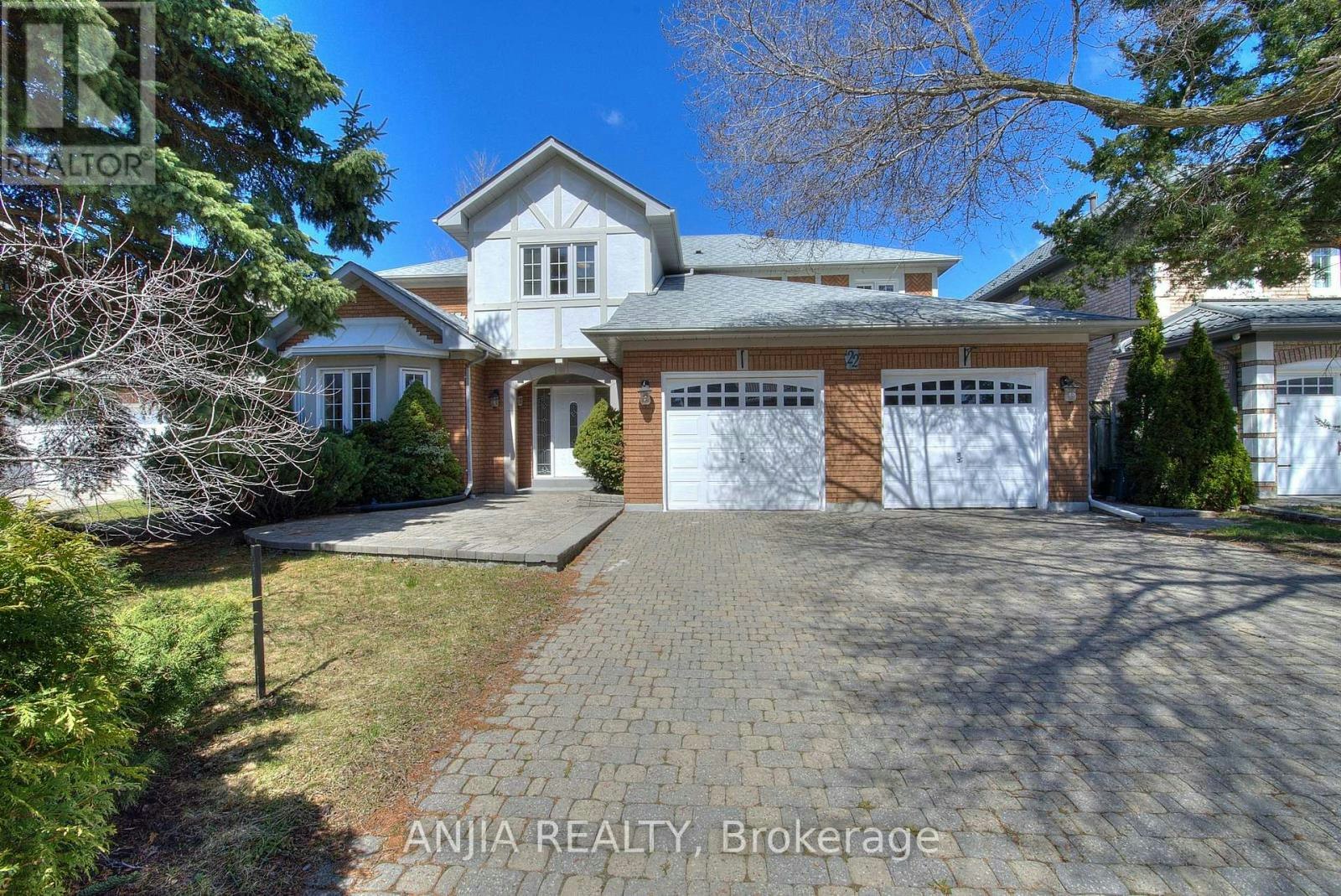 22 Chiltern Hill, Richmond Hill, ON, L4B 3B8