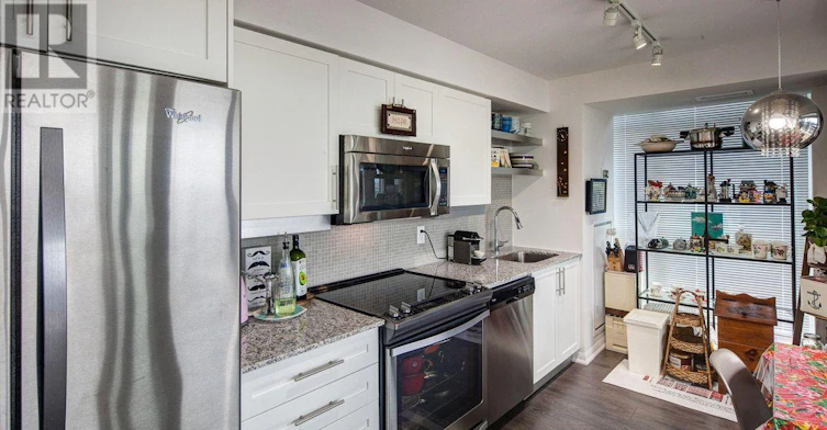 2004-400 Adelaide Street E, Toronto, ON, M5A 4S3 - 11