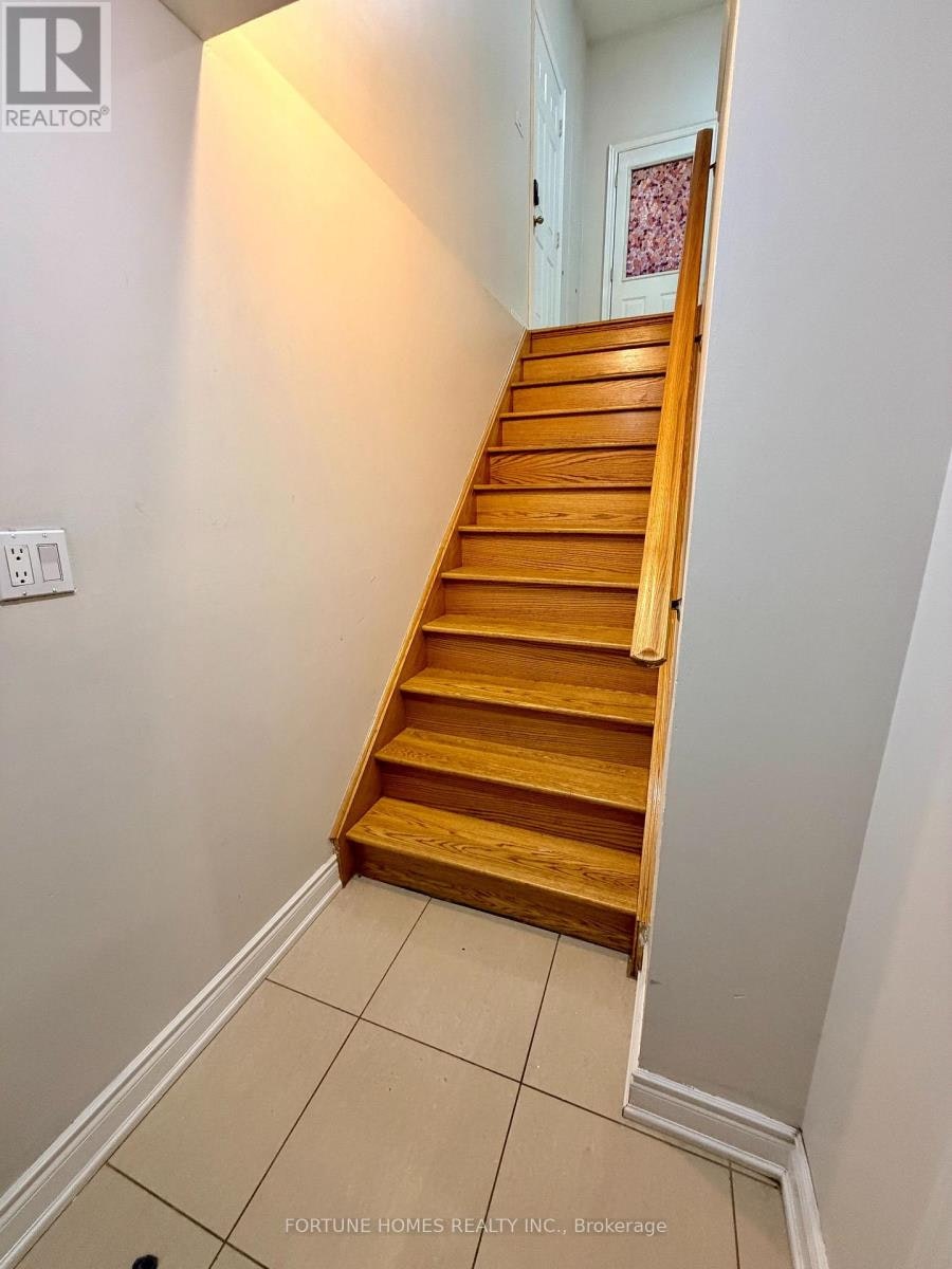 9 Paddington Road, Brampton, ON, L6P 2B3