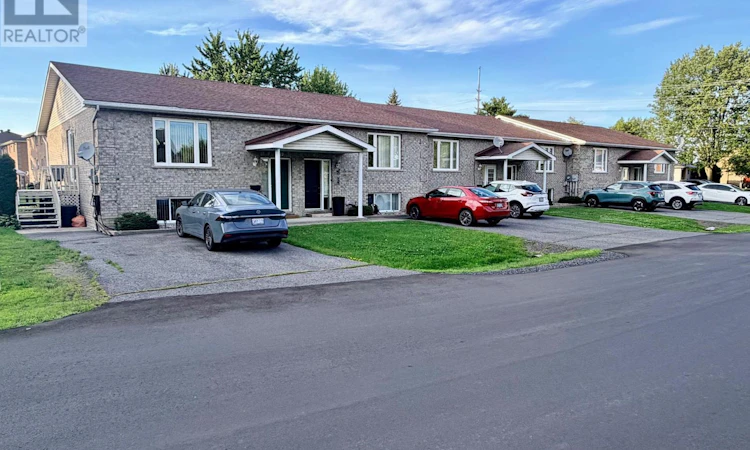 19 Simcoe Street