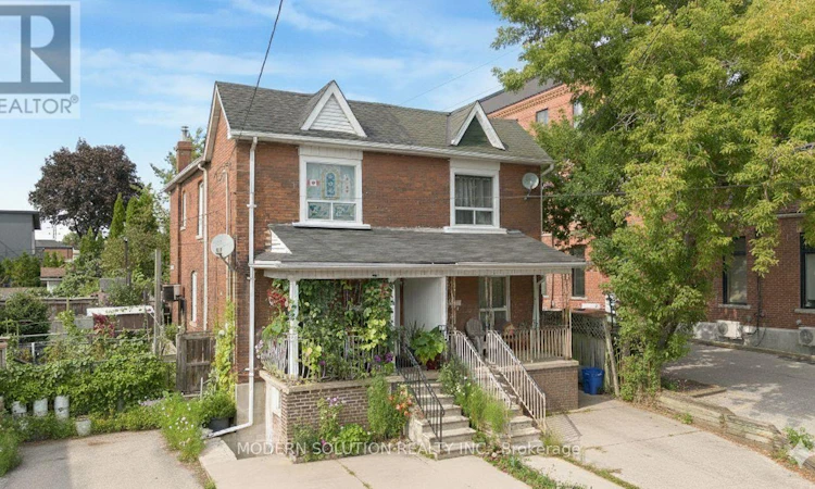2 Rockwell Avenue
