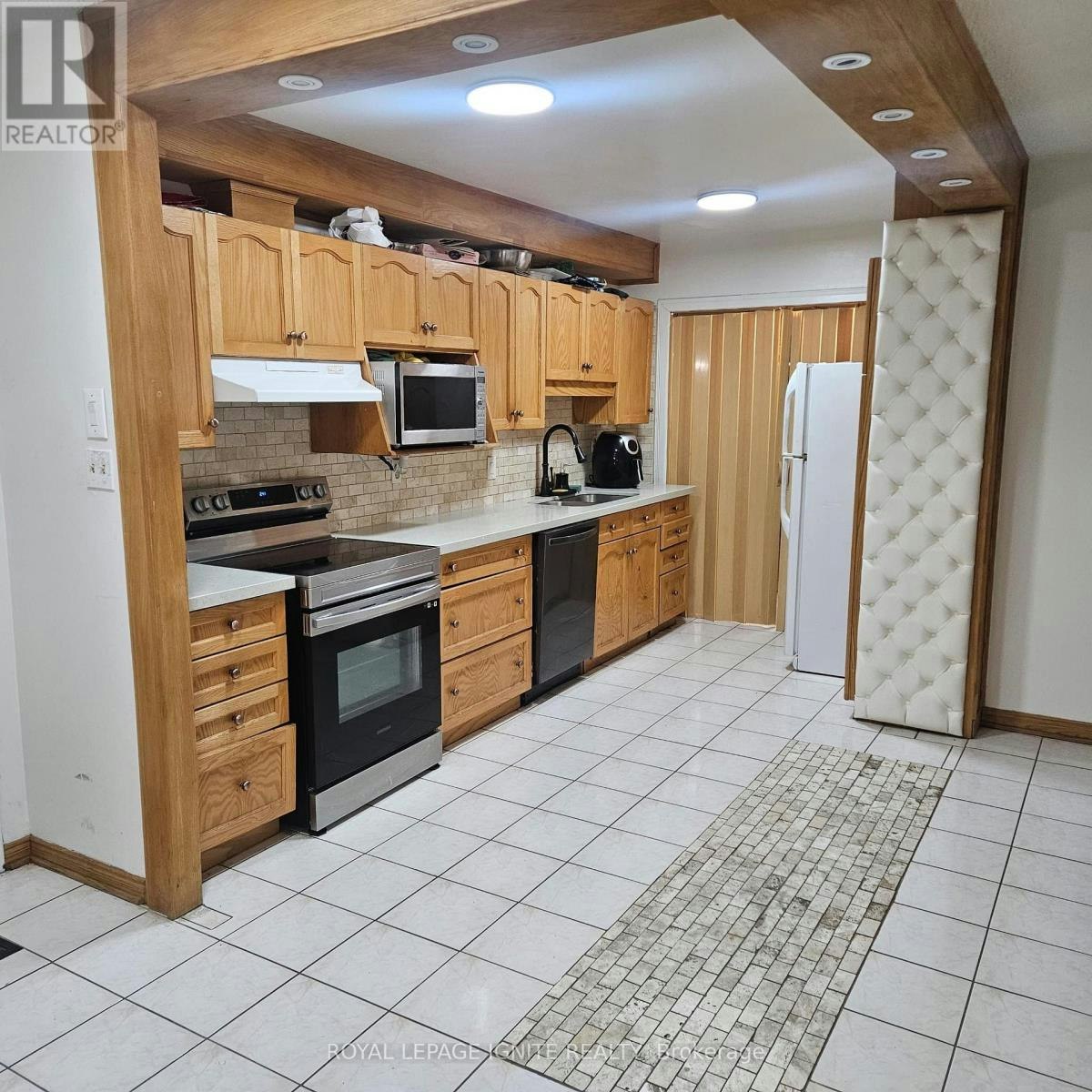 409-390 Dixon Road, Toronto, ON, M9R 1T4 - 3