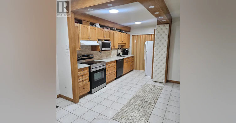 409-390 Dixon Road, Toronto, ON, M9R 1T4 - 3