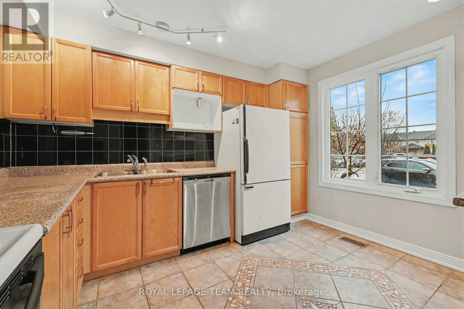 187 Monterey Drive, Ottawa, ON, K2H 7A9 - 10