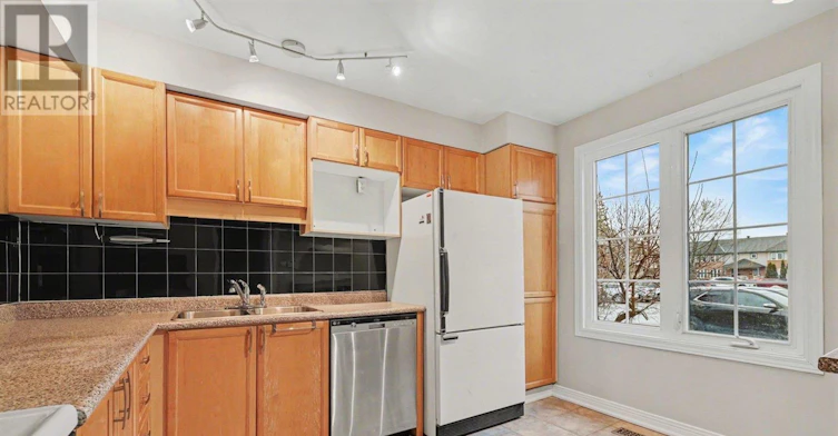 187 Monterey Drive, Ottawa, ON, K2H 7A9 - 10