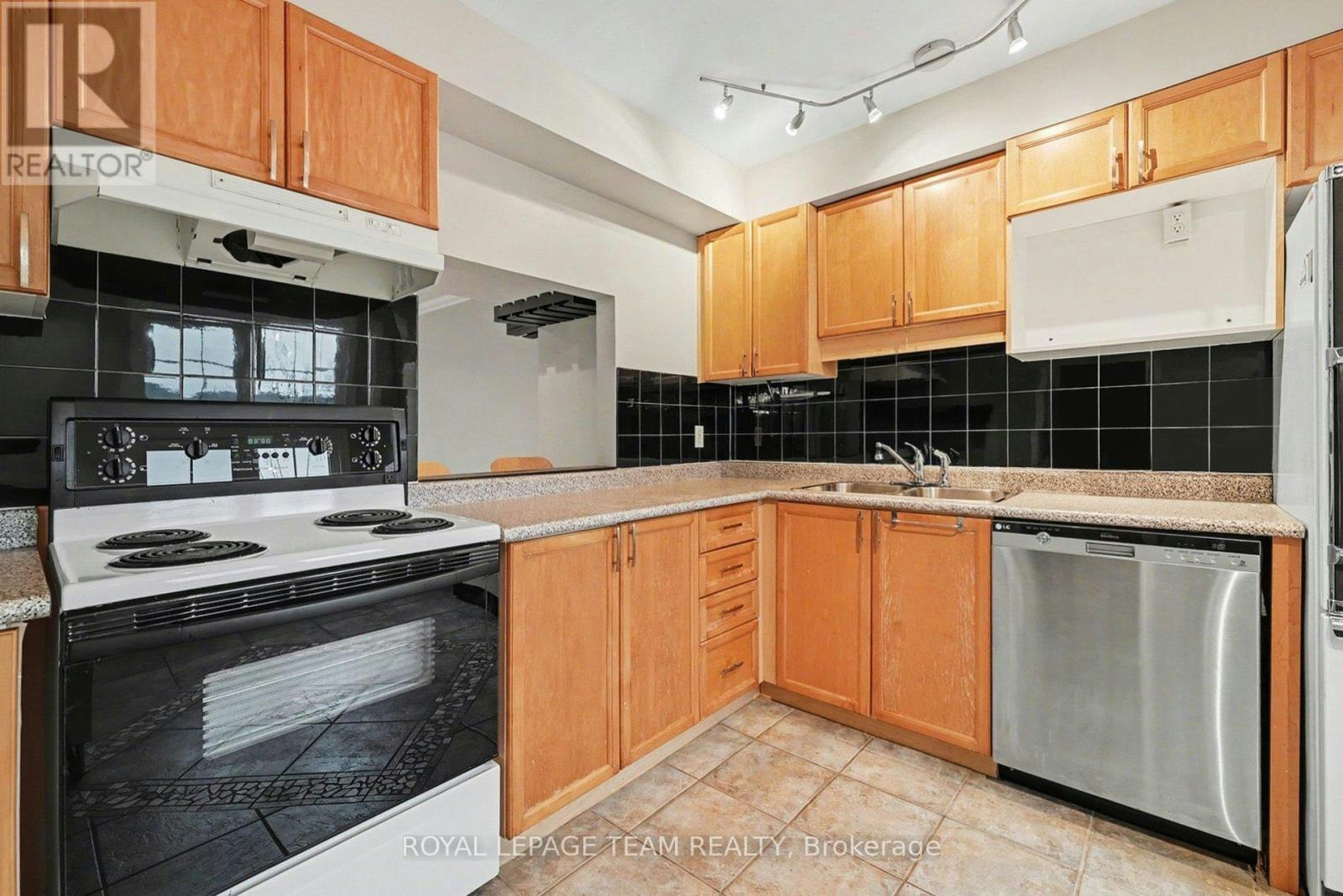 187 Monterey Drive, Ottawa, ON, K2H 7A9 - 12