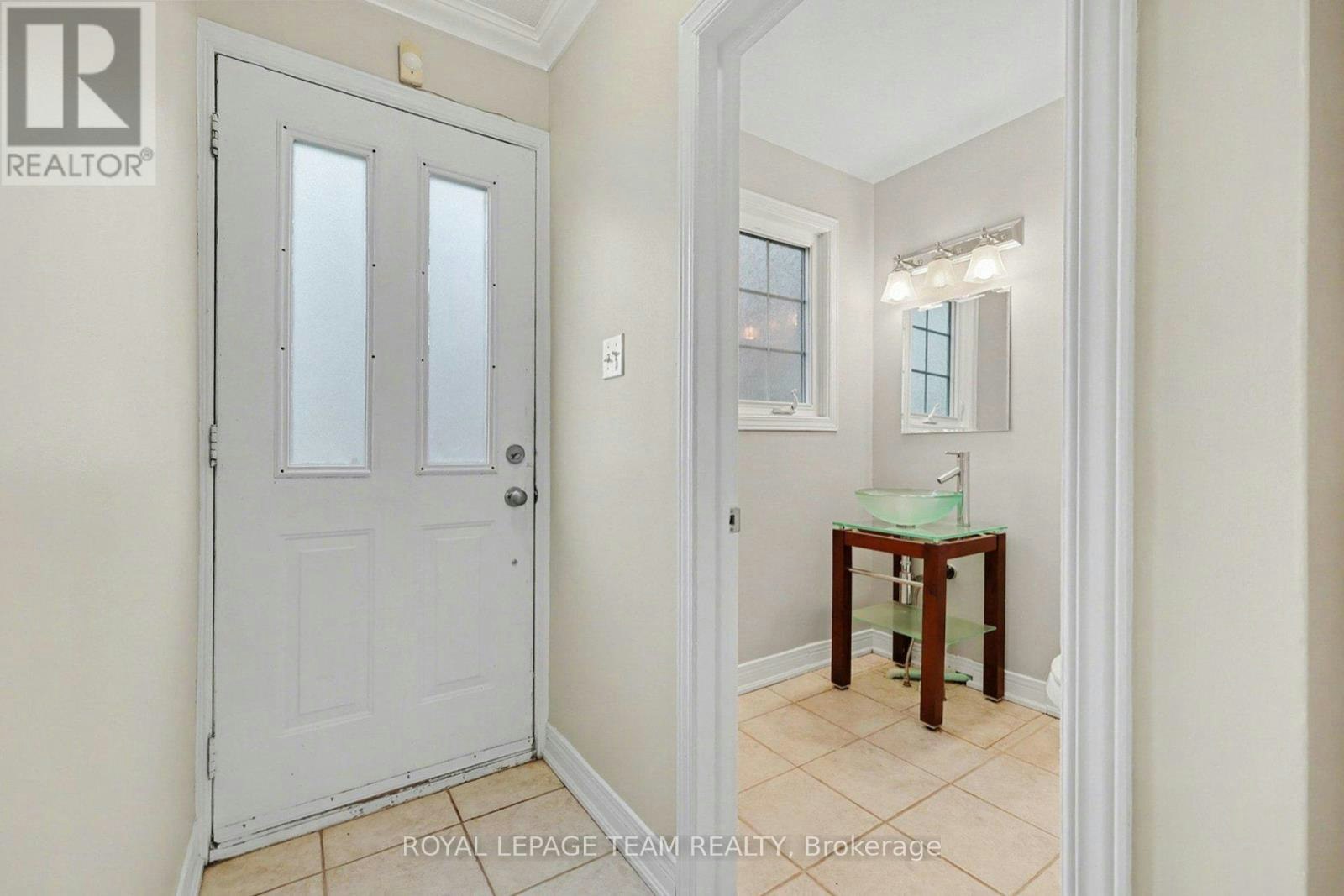 187 Monterey Drive, Ottawa, ON, K2H 7A9 - 2