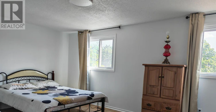 5 Muirlands Drive, Toronto, ON, M1V 2B3 - 7