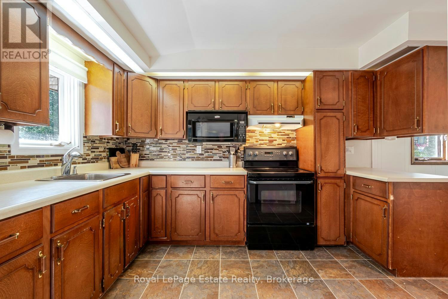 1207 Sauble Falls Road, South Bruce Peninsula, ON, N0H 2G0 - 16