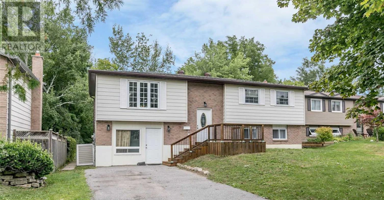 UPPER-18 Chippawa Court, Barrie, ON, L4M 5N8
