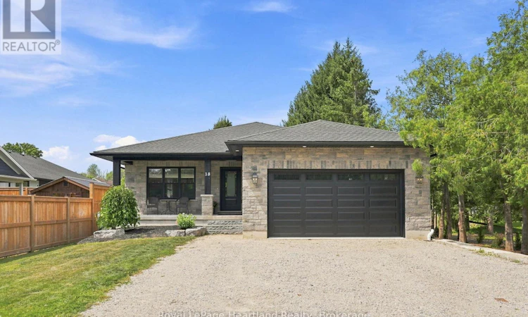 18 Geddes Street W