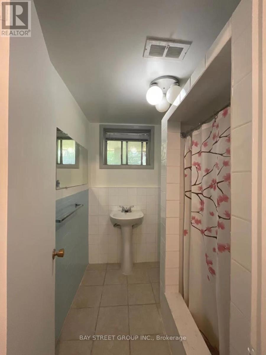 BSMT-100 Charlton Boulevard, Toronto, ON, M2M 1B9 - 14