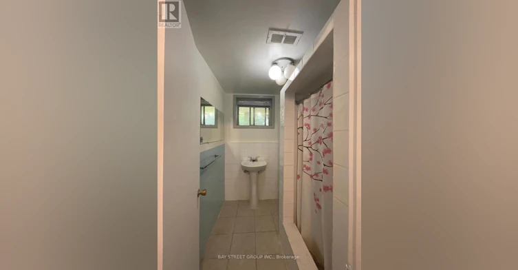 BSMT-100 Charlton Boulevard, Toronto, ON, M2M 1B9 - 14
