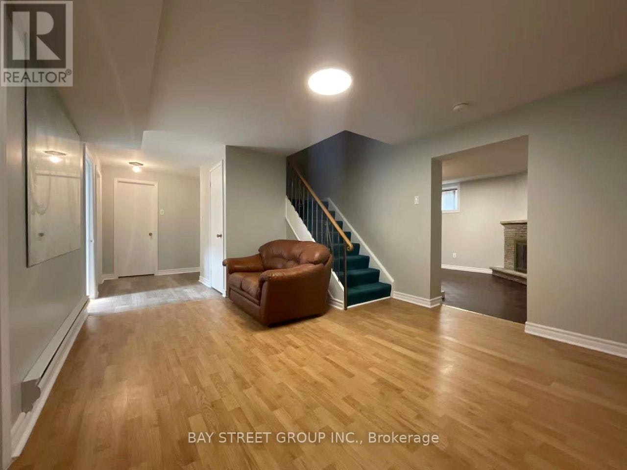 BSMT-100 Charlton Boulevard, Toronto, ON, M2M 1B9 - 5