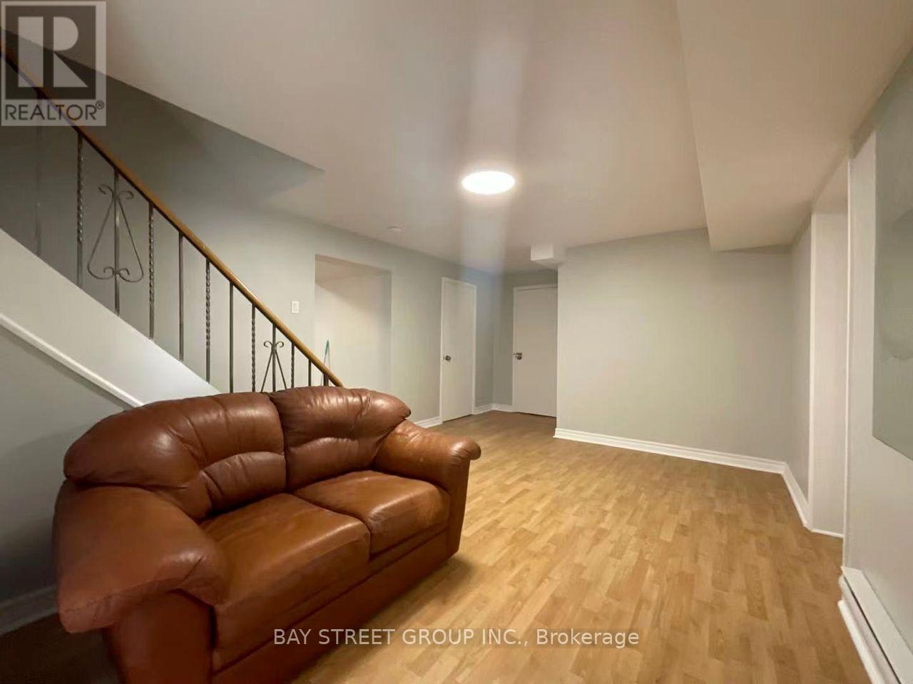 BSMT-100 Charlton Boulevard, Toronto, ON, M2M 1B9 - 7