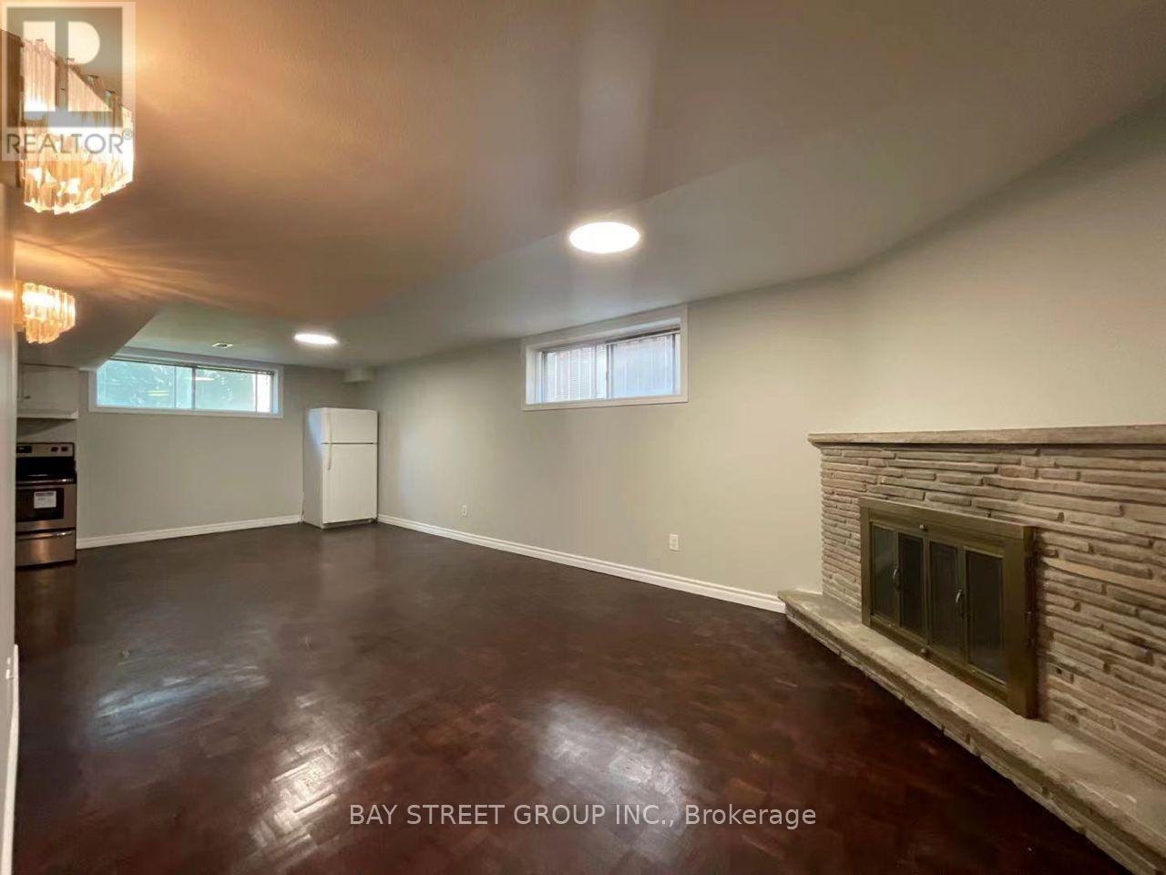 BSMT-100 Charlton Boulevard, Toronto, ON, M2M 1B9 - 4