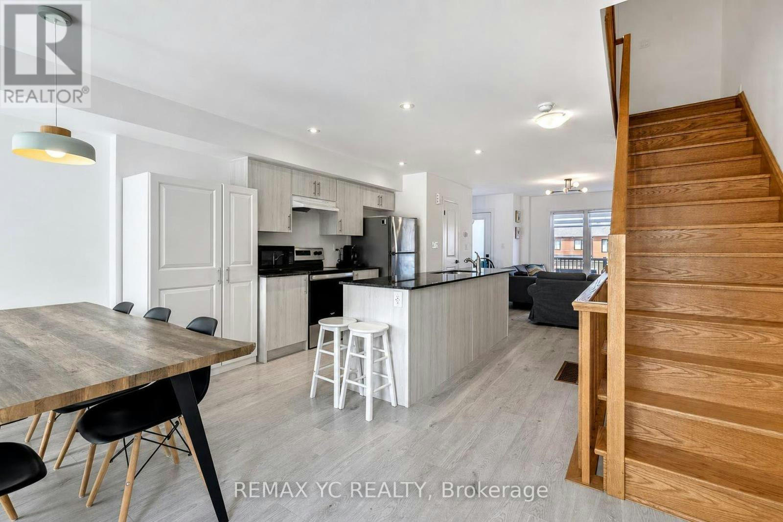 5 Fairlane Avenue, Barrie, ON, L9J 0N1 - 18